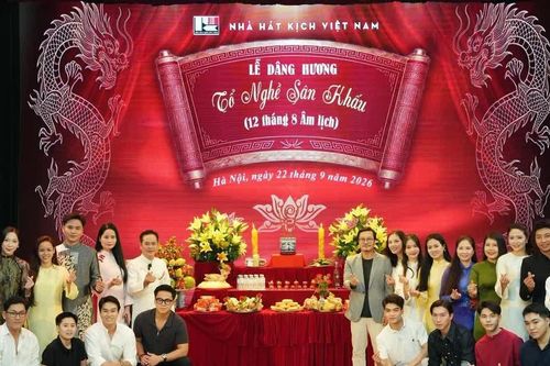 Nhiều thế hệ nghệ sĩ tri ân Tổ nghề sân khấu
