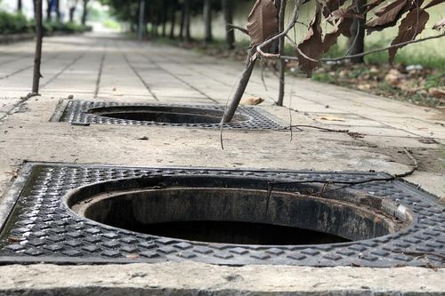 Hà Nội: Xử lý nghiêm các hành vi trộm cắp và tiêu thụ nắp hố ga, nắp cống trên vỉa hè