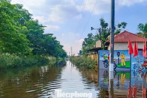 Lũ rút chậm, 3 trường ở Thanh Hóa ngập sâu, hơn 1.800 học sinh nghỉ học