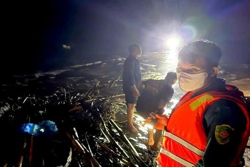 Phát hiện thi thể người đàn ông mắc kẹt trong khe đá