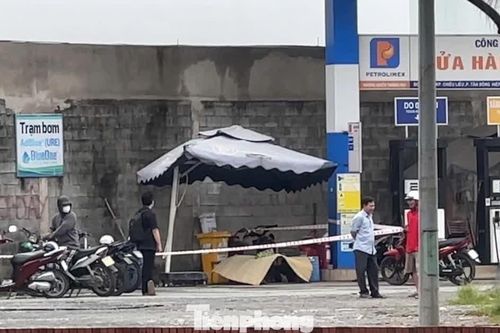 Người đàn ông tử vong bất thường sau khi vào cửa hàng xăng dầu trú mưa