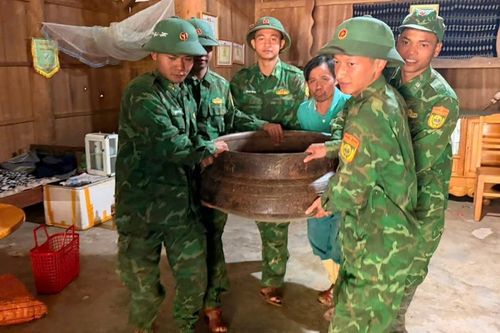 Phát hiện nhiều vết nứt dài trên núi, xã biên giới Đà Nẵng sơ tán hơn 130 người