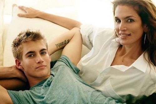 Siêu mẫu Cindy Crawford suy sụp vì cái chết đột ngột của con trai ở tuổi 27