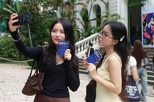 Giới trẻ check-in dinh thự Pháp 154 năm tuổi ở TPHCM, mỗi năm chỉ mở cửa 1 lần