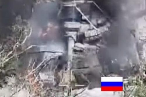 Video UAV Ukraine bắn cháy xe tăng T-72 và lựu pháo của Nga ở Donetsk