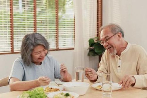 Vì sao người xưa dặn 'ăn không nói, ngủ không lời'?