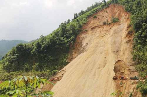 Tập trung xử lý điểm sạt lở, ổn định nơi ở cho người dân xã Yên Na