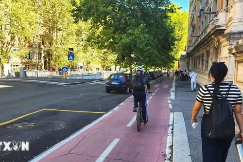 Italy trả tiền cho người dân đi xe đạp ở đô thị để bảo vệ môi trường