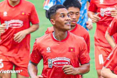 Trung vệ Việt kiều Adou Minh tự tin trước giải đấu đầu tiên cùng tuyển Việt Nam