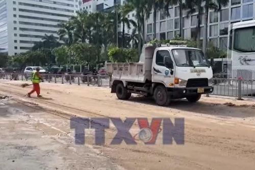 Truy tìm xe làm rơi vãi bùn đất trên đường Cộng Hòa