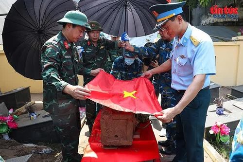 Khẩn trương lấy mẫu hài cốt liệt sĩ giám định ADN tại xã Đông Anh