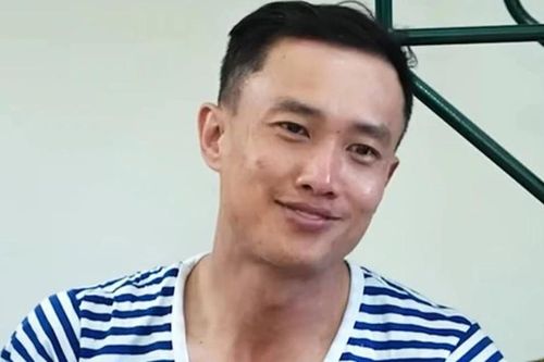 'Trai hư showbiz' lộ nhan sắc thật gây bàn tán