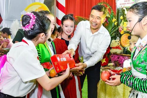 Từ tiết học biên cương đến đêm hội Trung thu ấm áp của trẻ em vùng biên Thanh Hóa