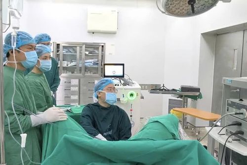 10 năm tiểu khó, người đàn ông 72 tuổi phát hiện tuyến tiền liệt “khủng” gấp gần 13 lần