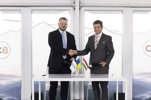 Ukraine xây kho dầu tại Hungary