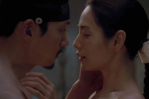 Phim của Ji Chang Wook khiến khán giả đỏ mặt với mác cổ trang 19+