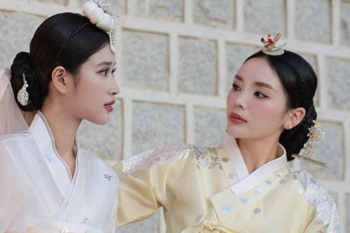 Hoa hậu Kỳ Duyên công khai mặc Hàn phục với 'người thương' tại Hàn Quốc