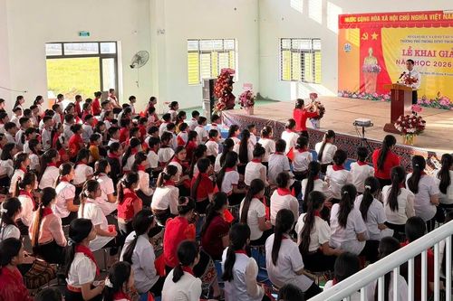 Diễn đàn tháng 9: Cơ sở mới khang trang, thầy cô vẫn lo học sinh nội trú khó thích nghi