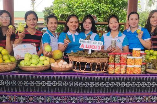 Phụ nữ dân tộc thiểu số A Lưới thích ứng chuyển đổi số, hướng đến tiêu dùng xanh