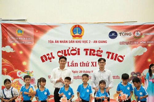 Chi đoàn TAND khu vực 2 – An Giang mang Trung thu đến với thiếu nhi