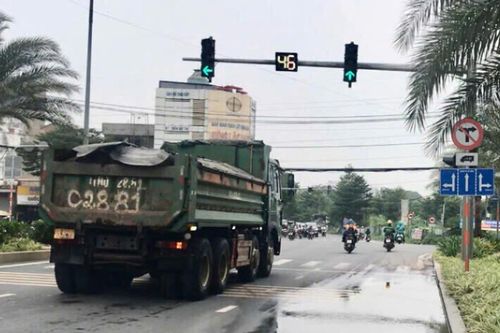 TP.HCM: Xe tải, xe ben trọng tải vô tư lưu thông trong khung giờ hạn chế