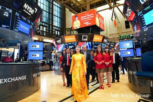 Tỷ phú Phương Thảo dự lễ rung chuông NYSE vào ngày Việt Nam được nâng hạng thị trường