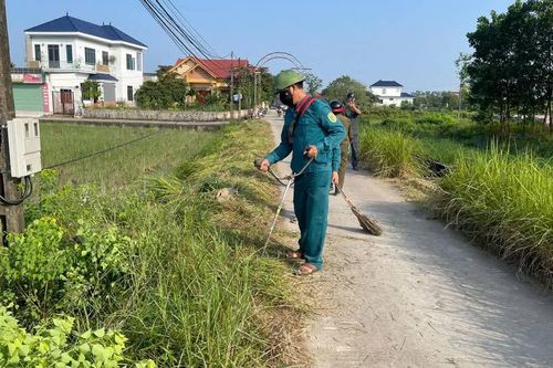 Xã Triệu Sơn đồng loạt ra quân tổng vệ sinh môi trường, khơi thông dòng chảy, khắc phục hậu quả sau mưa lũ