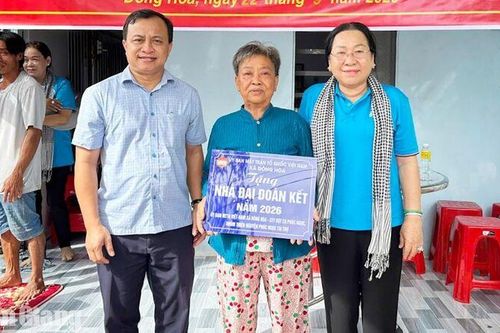 Đông Hòa trao 3 nhà Đại đoàn kết cho hộ cận nghèo