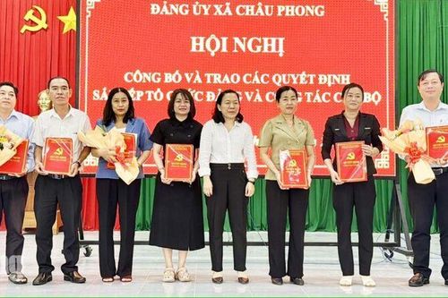 Đảng ủy xã Châu Phong thành lập 9 chi bộ mới