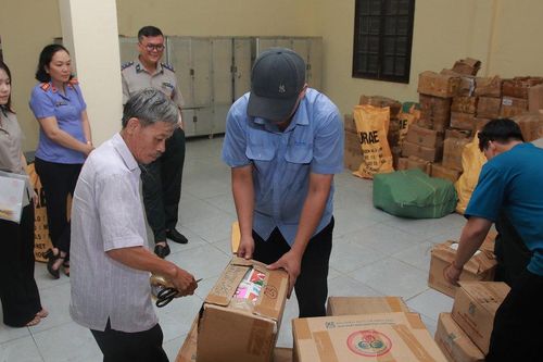 Đà Nẵng tiêu hủy hơn 35.000 cuốn sách 'lậu'
