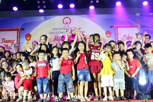 Hàng chục ngàn con công nhân và người lao động vui Tết Trung thu 2026