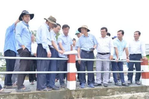 Đồng chí Nguyễn Phước Thiện khảo sát Dự án chuyển nước ngọt về Gò Công