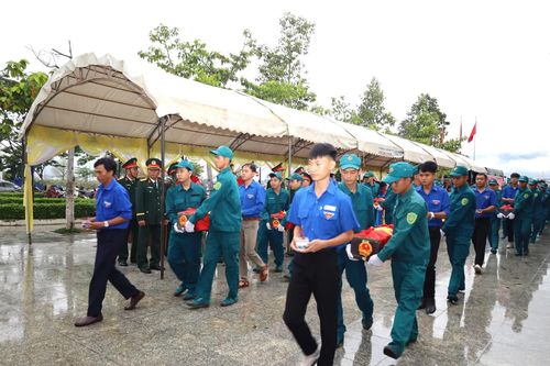 Xã Diên Khánh tổ chức di chuyển 26 hài cốt liệt sĩ về Nghĩa trang liệt sĩ Hòn Dung