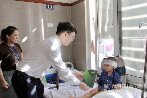 Bệnh viện Đa khoa tỉnh tặng hơn 100 suất quà trung thu cho bệnh nhi