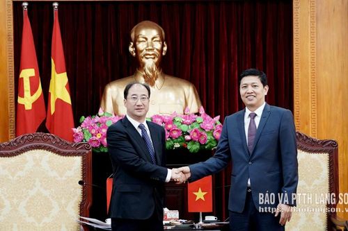Đồng chí Phó Bí thư Tỉnh ủy tiếp xã giao đoàn đại biểu Viện Kiểm sát nhân dân tối cao Trung Quốc