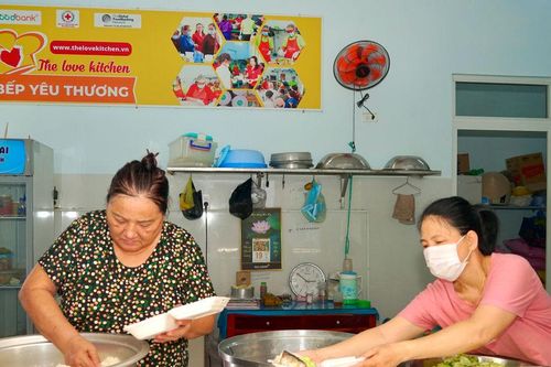 20 năm lặng lẽ ở bếp cơm cho người bệnh