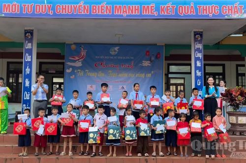 Trao niềm vui cùng em