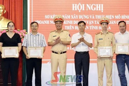 Sơ kết 2 năm thực hiện mô hình 'Doanh nghiệp kinh doanh vận tải an toàn giao thông'
