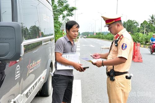 Giữ khoảng cách để an toàn