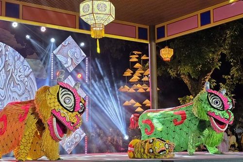 Trung thu Hoàng cung lần đầu tổ chức tại Điện Kiến Trung