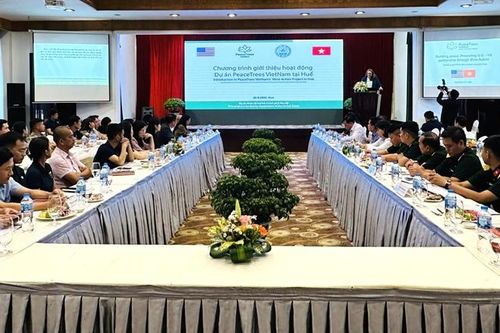 Phối hợp khắc phục hậu quả bom mìn tại Huế