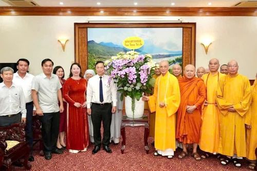 Tân Ban Trị sự GHPGVN TP.Huế thăm lãnh đạo sau thành công của đại hội