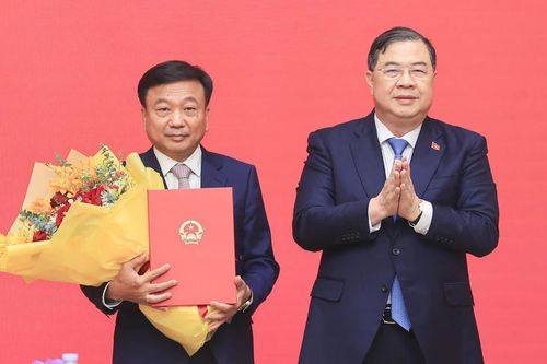 Trao quyết định bổ nhiệm ông Nguyễn Danh Huy làm Phó Chủ nhiệm Văn phòng Chính phủ
