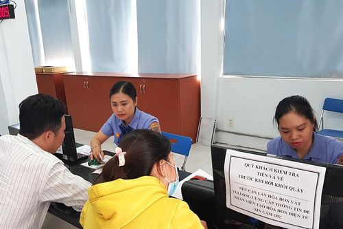 Đường sắt tăng mạnh phí trả vé dịp cao điểm Tết để ngăn đầu cơ