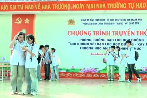 Đưa pháp luật đến gần học sinh