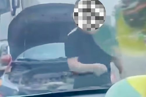 Xử phạt tài xế ô tô đi sai phần đường, cãi nhau với người đi đúng
