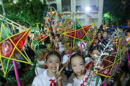 Đêm hội Trăng rằm ấm áp cùng thiếu nhi phường Ba Đình