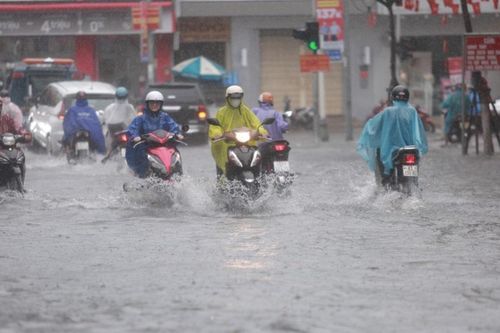 Miền Trung lại hứng mưa lớn dài ngày?