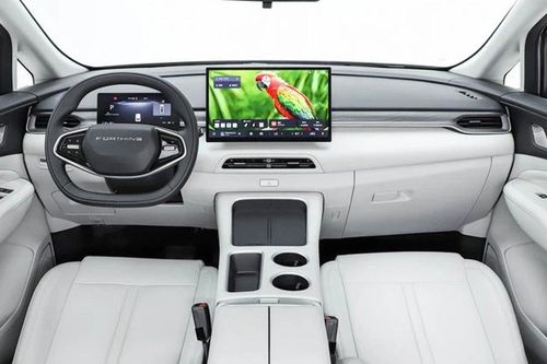 MPV 6 chỗ giá 345 triệu đồng công suất 184 mã lực, phạm vi hoạt động 510km, rộng ngang Toyota Innova