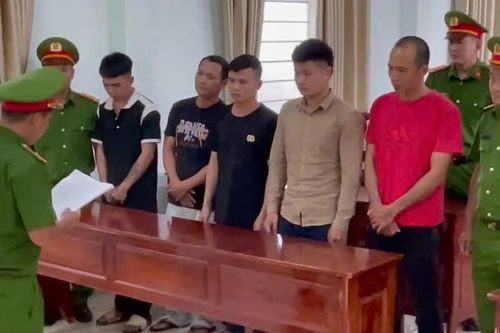 Mâu thuẫn lúc tính tiền cà phê, 6 đối tượng bị bắt